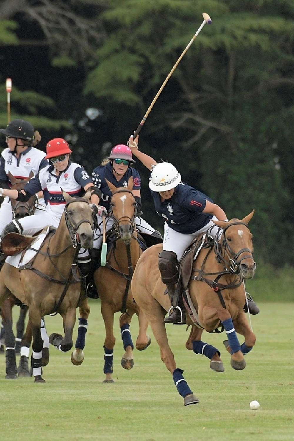 USA's Erica Gandomcar-Sachs breaks away from the pack. ©Tom Reynolds