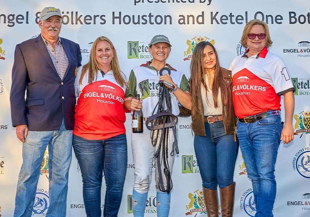 Most Valuable Player Tiamo Hudspeth. Pictured with USPA Governor-at-Large Steven Armour, Jenny Vargas, Ketel One Botanical Sponsor Sara Arias and Brooks Ballard.