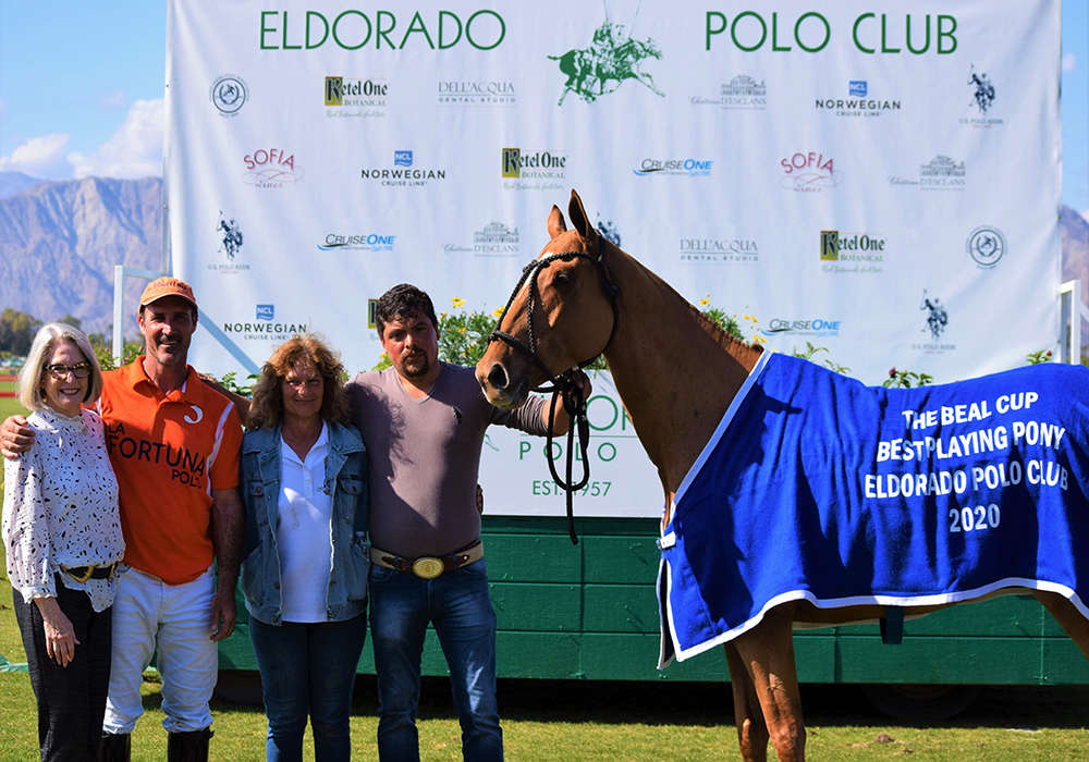 Best Playing Pony: Rumba, played and owned by Luis Saracco, presented by Karlene Garber, and pictured with Angela Russo and Dario Mucino.