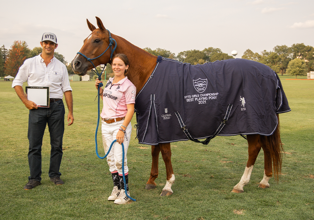 Best Playing Pony, Sagebrush, played and owned by Reagan Leitner. Presented by USPA Executive Director of Services Carlucho Arellano. ©KaileRoos