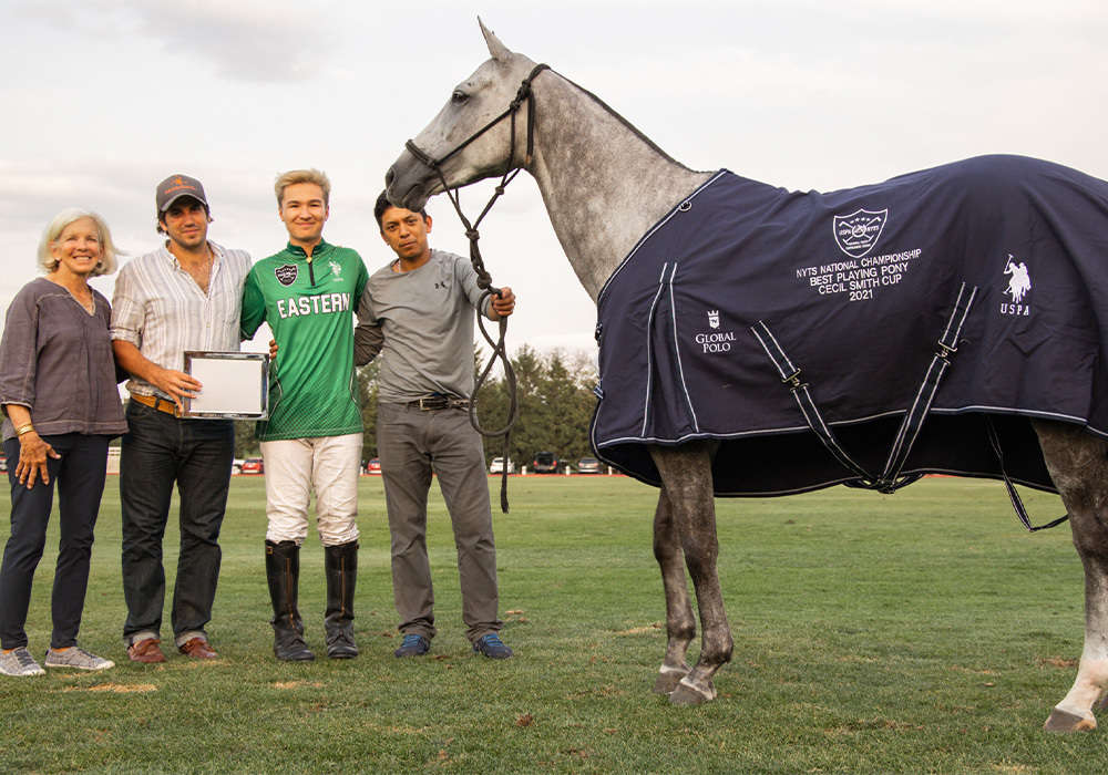 Best Playing Pony Soda, played by Winston Painter and owned by Mariano Obregon Jr. Presented by NYTS Chair Chrys Beal. Pictured with Marco Tulio Esquivel. ©Kaile Roos
