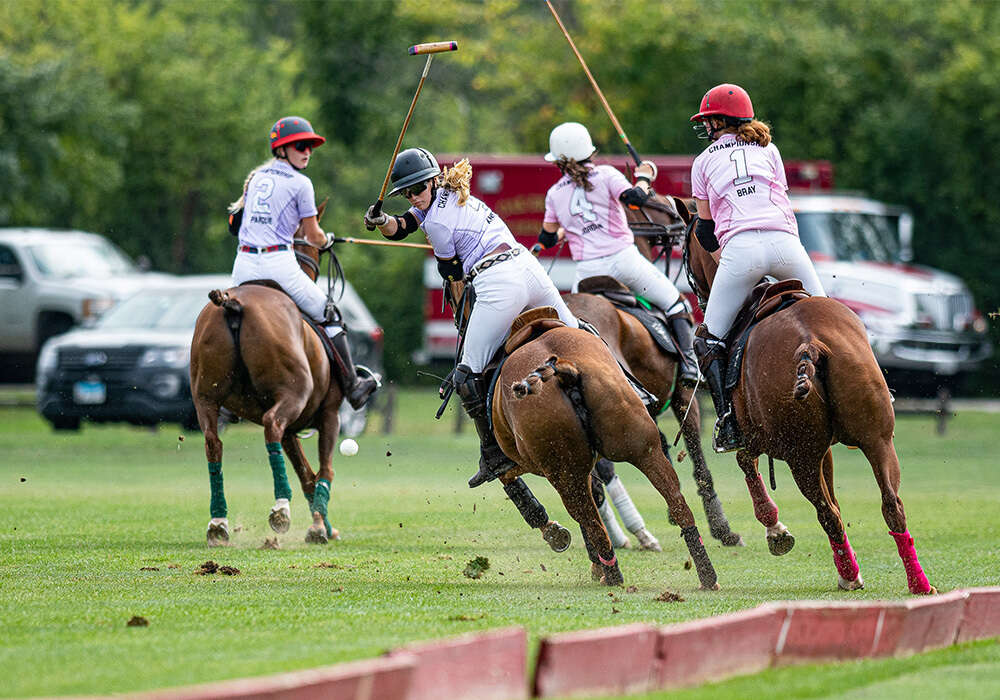 Girls' Pink Madison Jordan and Kelsey Bray take the lead with Girls' Purple Elise Pardue and Summer Kneece in pursuit. ©Andrew Meier