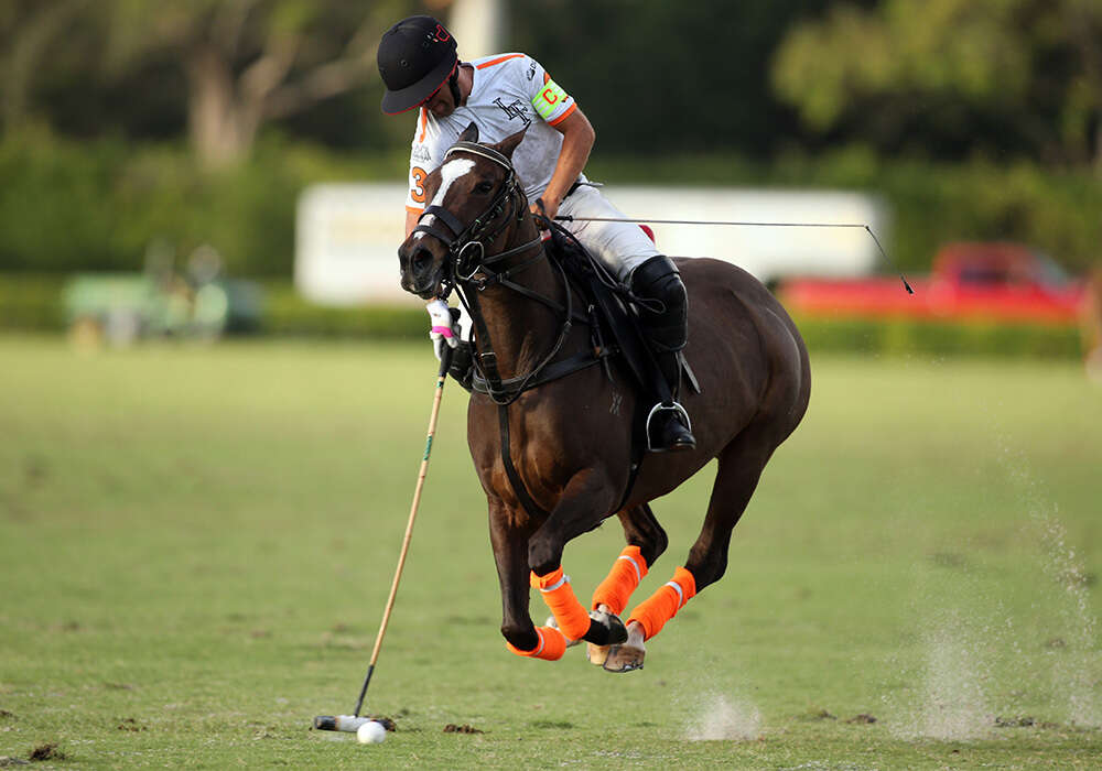 La Fe's Francisco Elizalde soaring downfield.