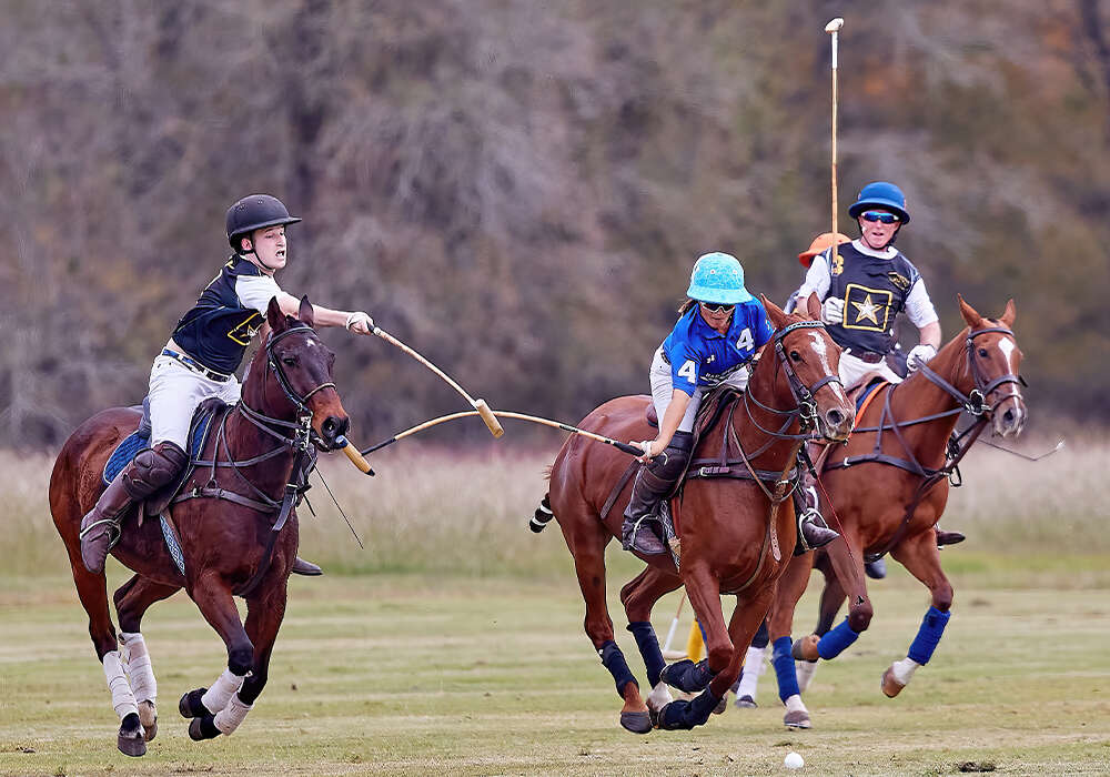 Shweiki Media's James Thorn places the hook on Bar Spur's Tiamo Hudspeth.