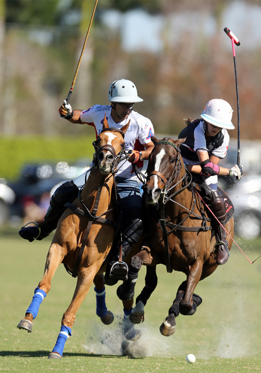 Arellano for Daily Racing Form battles for possession with Patagones' Santiago Toccalino in the 2020 Ylvisaker Cup at International Polo Club in Wellington, Florida. ©David Lominska
