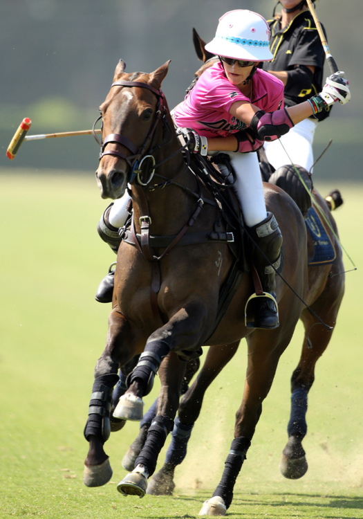 Arellano leads the charge for Dundas in the 2020 Women's Pacific Coast Open at Santa Barbara Polo & Racquet Club in Carpinteria, California. ©David Lominska