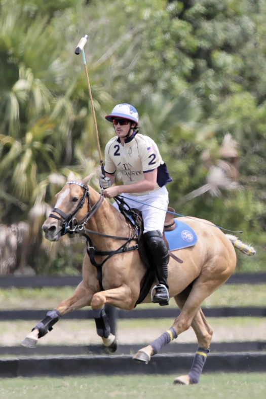 Rob Jornayvaz playing Jordie for Valiente. ©Gabrielle Stodd Photography